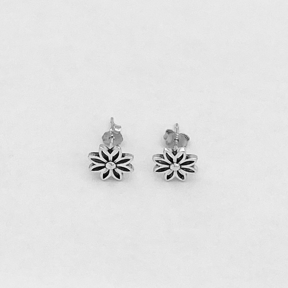 Sterling Silver Daisy Stud Earrings, Flower Earring, Daisies, Floral Earrings - Picture 6 of 9